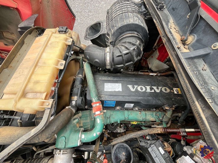 2011-volvo-truck-vhd-tri-axle-dump-truck-image-59