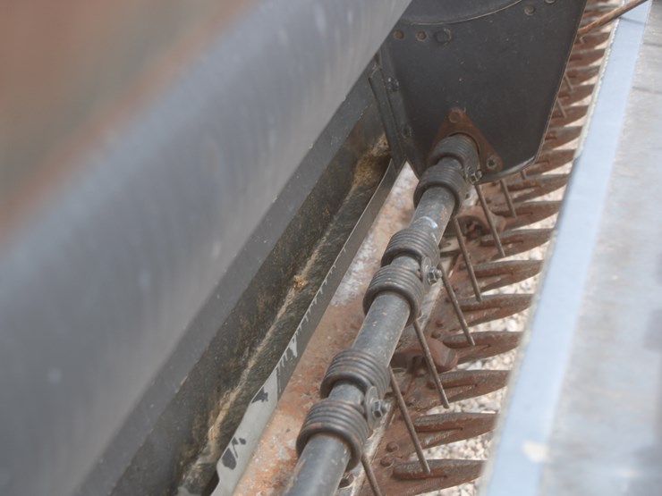 #1041-•-case-ih-8370-mower-conditioner-image-31