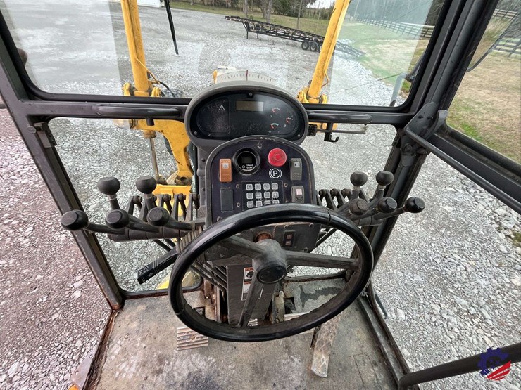 2003-volvo-g710b-image-62