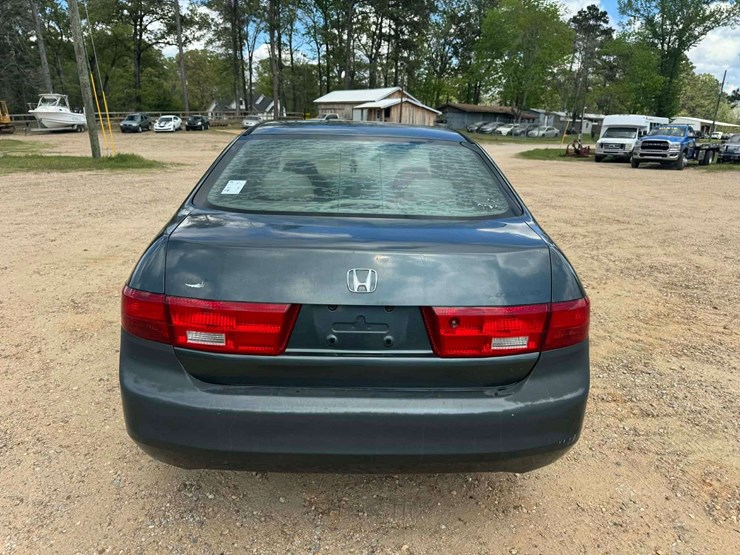 2005-honda-accord-4-door-sedan-(347,973-miles)-image-8