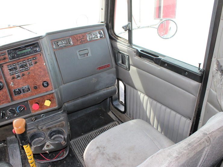2004-kenworth-t800-image-62