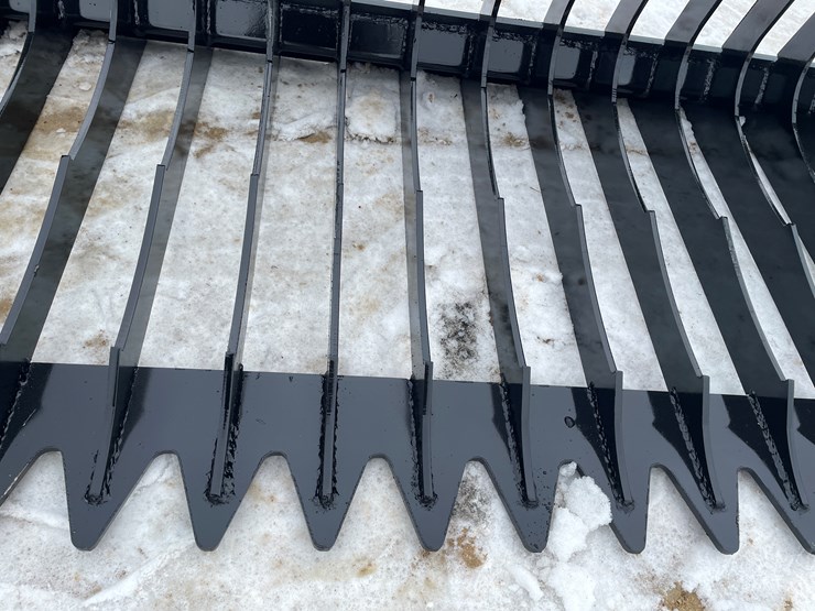 #2047-•-skid-steer-mount-skeleton-bucket-image-10