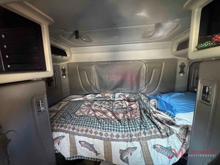 2015-peterbilt-389-image-28