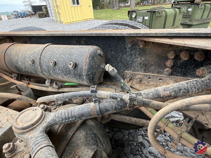 2011-volvo-truck-vhd-tri-axle-dump-truck-image-93