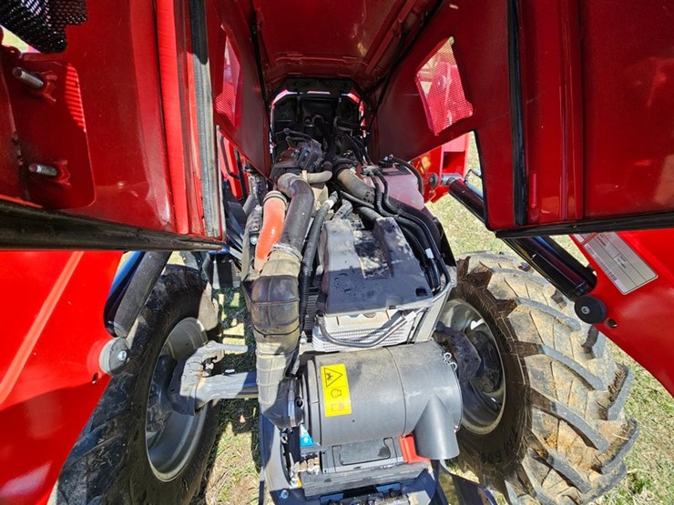 massey-ferguson-4710-image-21