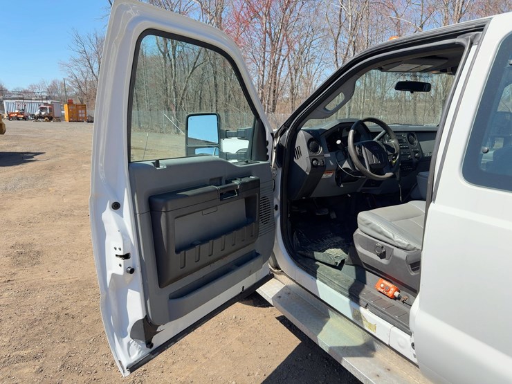 2014-ford-f350-xl-image-21