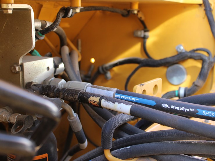 2021-deere-524p-image-30