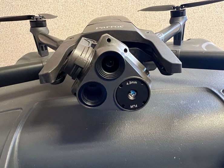 parrot-anafi-usa-foldable-drone-with-4k/thermal-camera-image-10