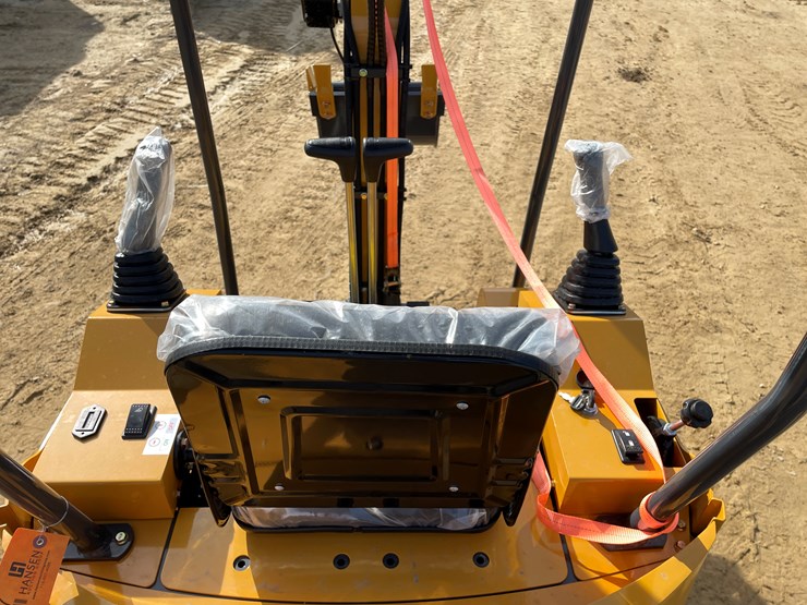 #1037-•-new-ats-rt15r-mini-excavator-image-11