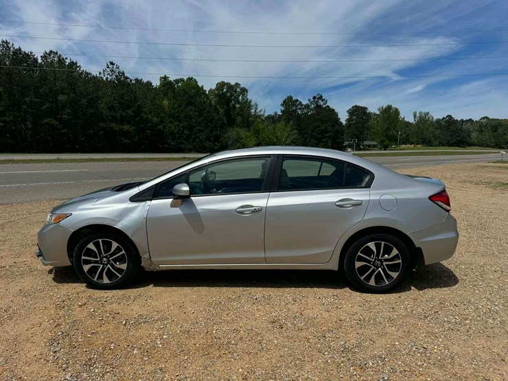 2015-honda-civic-4-door-sedan-(249,847-miles)-image-3