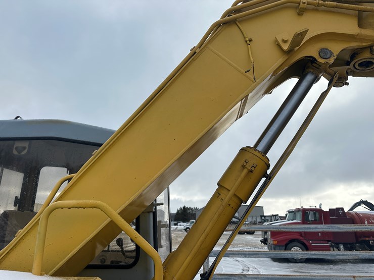 caterpillar-307-image-21