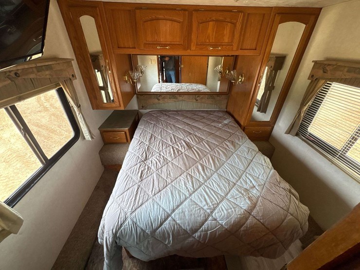 2004-ford-"daybreak"-motorhome-image-29