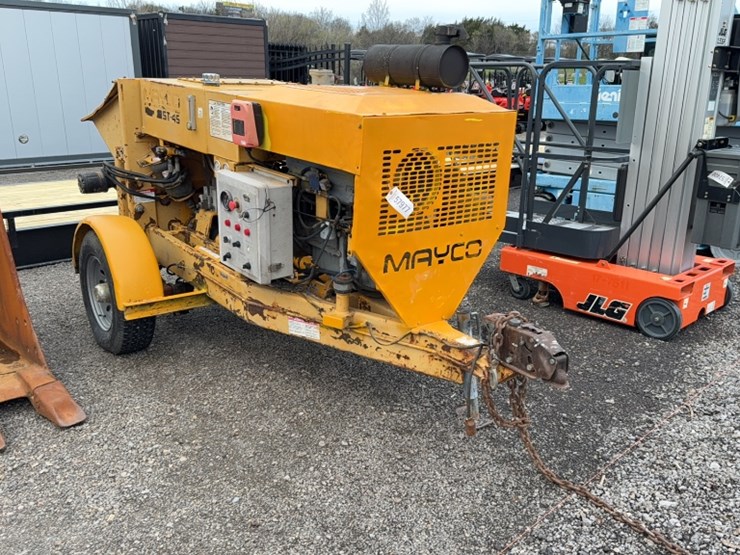 #2098-•-mayco-st45-towable-concrete-pump-image-2