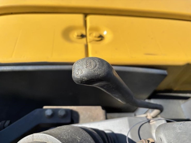 2015-caterpillar-305.5e2-cr-image-31