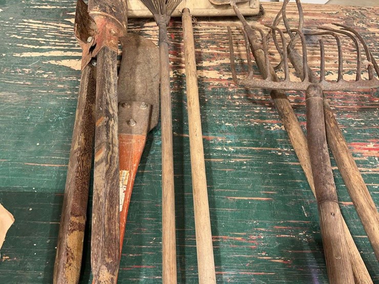 group-of-garden-tools-image-3