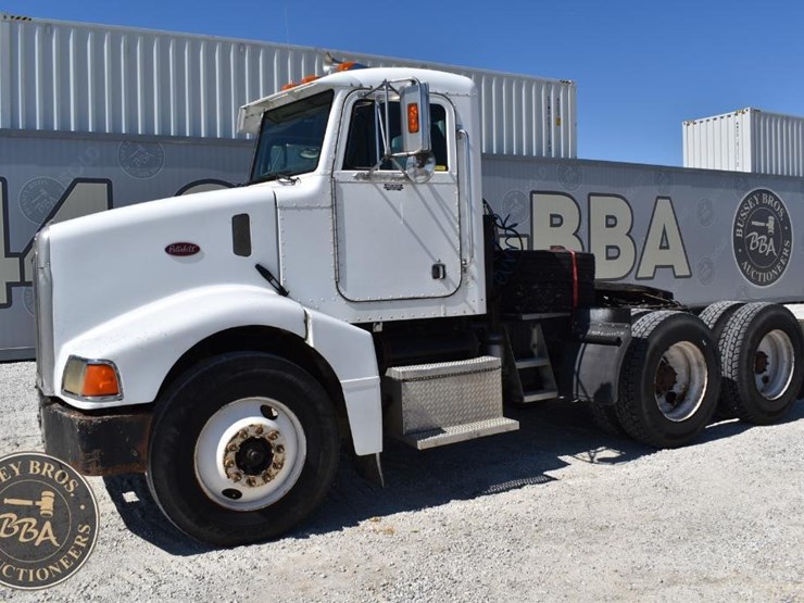 2002-peterbilt-385-image-4