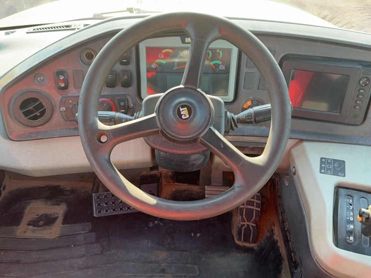 2017-caterpillar-745-image-19