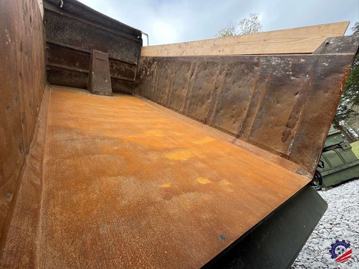 2011-volvo-truck-vhd-tri-axle-dump-truck-image-97