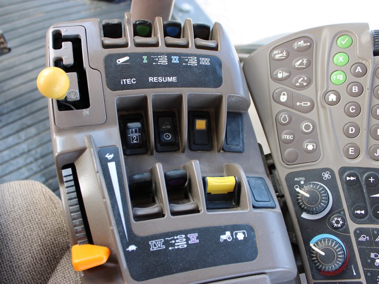 2012-john-deere-8270r-image-33