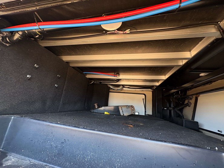 2016-forest-river-sabre-5th-wheel-travel-trailer-image-27