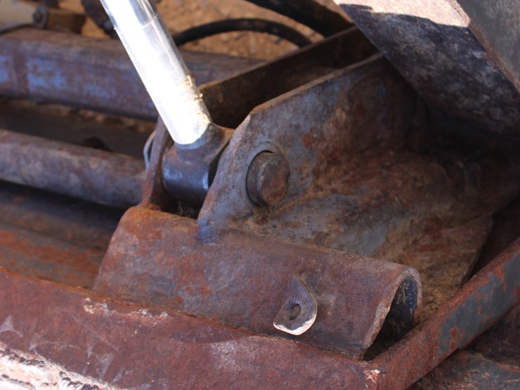 new-holland-ls190-image-14