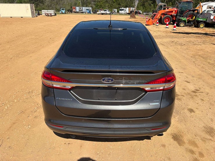 2018-ford-fusion-se-4-door-sedan-(109,948-miles)-image-6