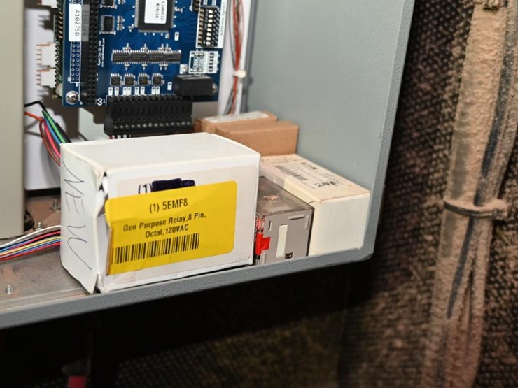 #116-•-cleereman-38-3hb-carriage-and-track-image-55