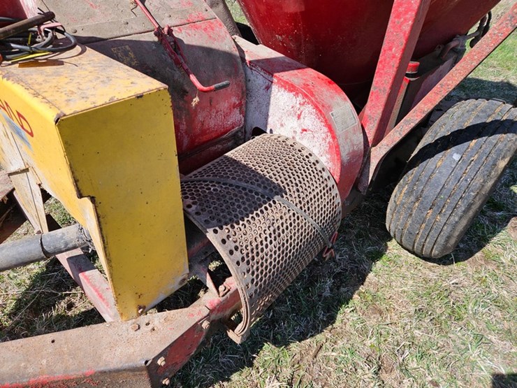 new-holland-355-image-11