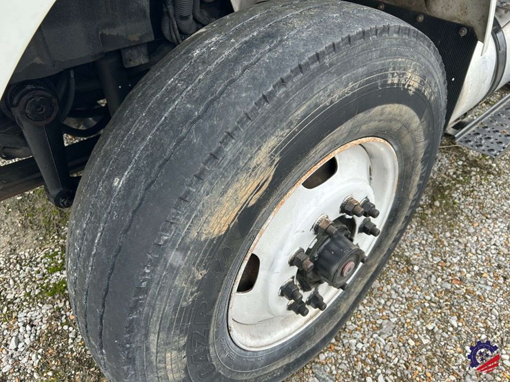 2009-international-7400-image-11