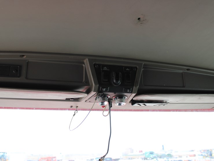 2004-kenworth-t800-image-56