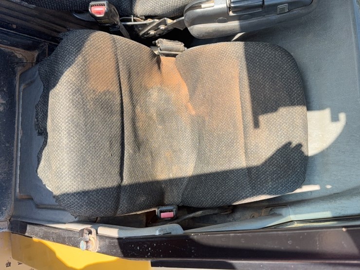 2017-caterpillar-745-image-17