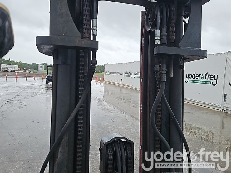 2001-mitsubishi-fgc25-image-23