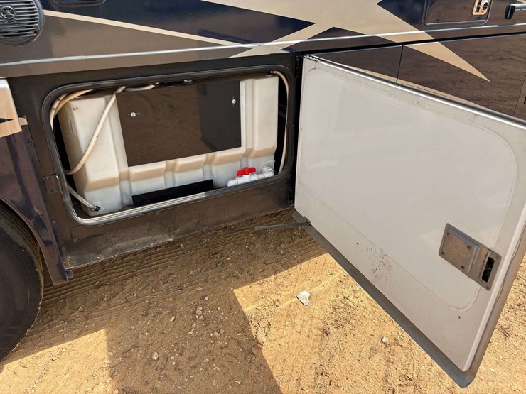 2014-ford-f-53-motorhome-image-32