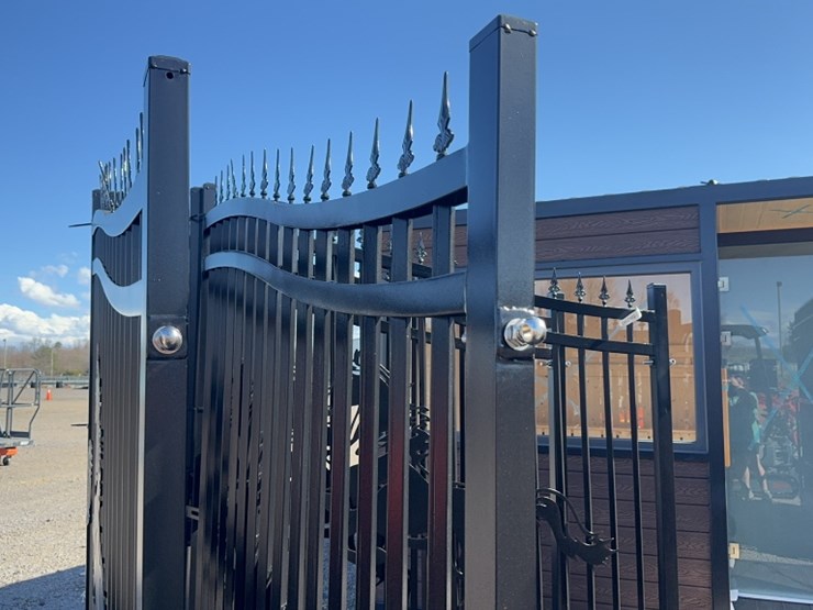 #1087-•-14'-bi-parting-wrought-iron-gate-w/-horse-scene-image-4