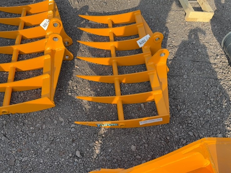 caterpillar-303-image-2