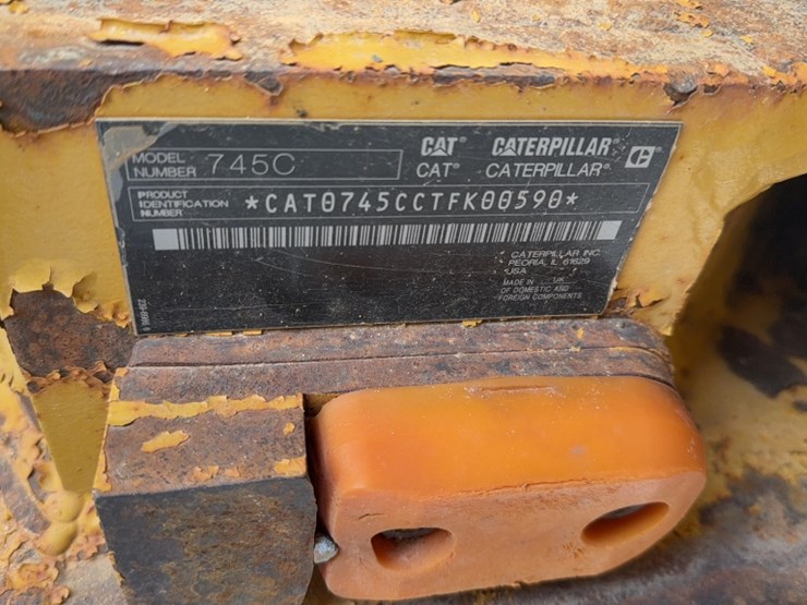 2017-caterpillar-745-image-13