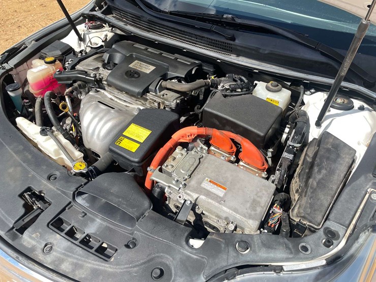 2013-toyota-avalon-hybrid-limited-4-door-sedan-(399,665-miles)-image-7