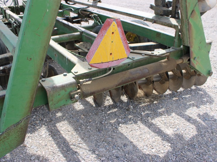 john-deere-235-image-20