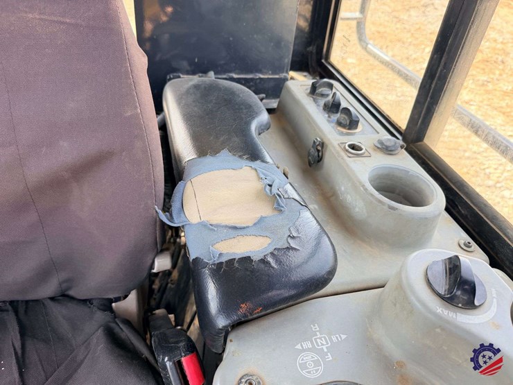 2018-komatsu-d51exi-24-image-33