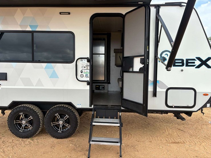 2022-forest-river-ibex-travel-trailer-w/-solar-power-system-image-17