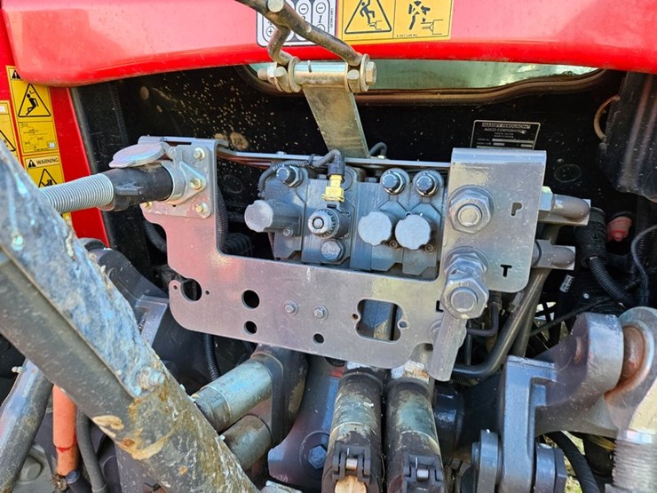 massey-ferguson-6480-image-18