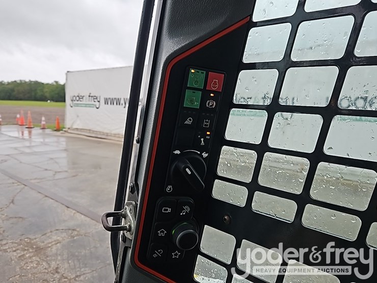 2023-bobcat-t76-image-30