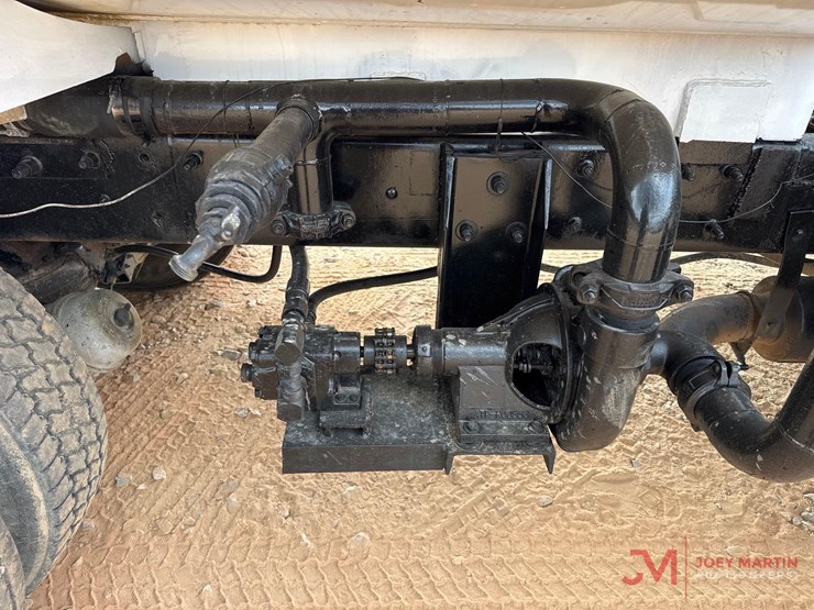 2001-mack-ch613-image-21