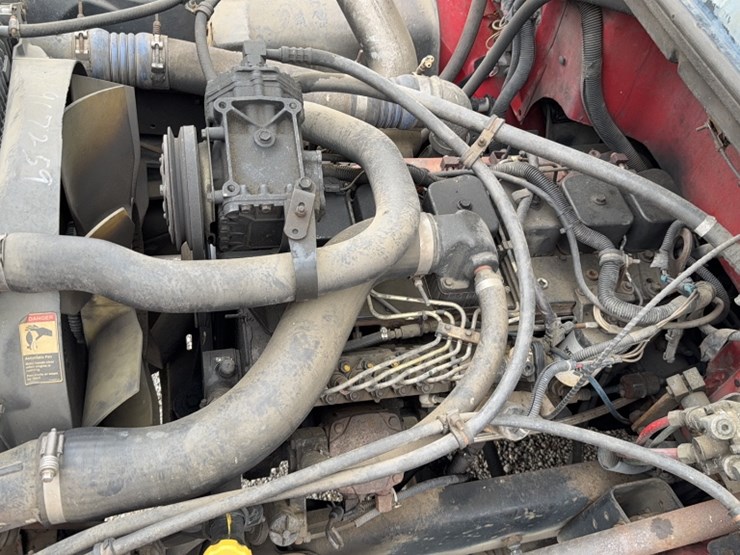 1998-freightliner-fl70-image-24