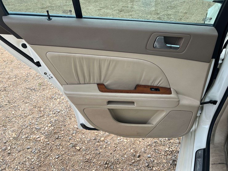 2005-cadillac-sts-4-door-sedan-(225,311-miles)-image-14