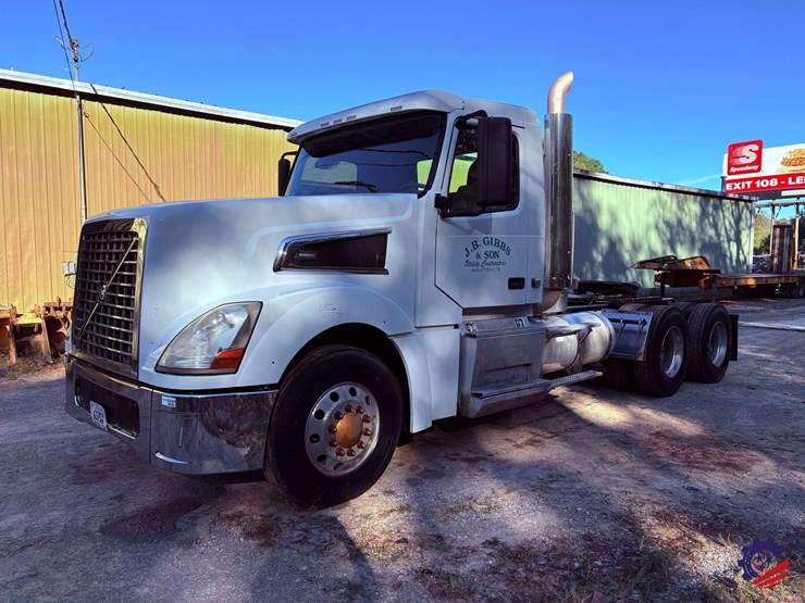2008-volvo-vt-t/a-truck-tractor-image-1
