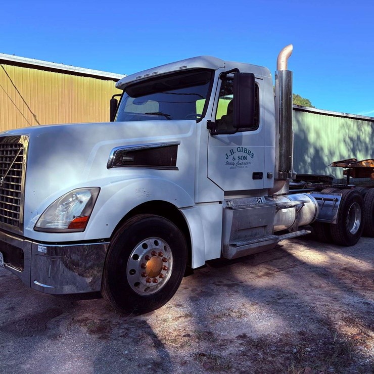 2008 VOLVO VT T/A Truck Tractor