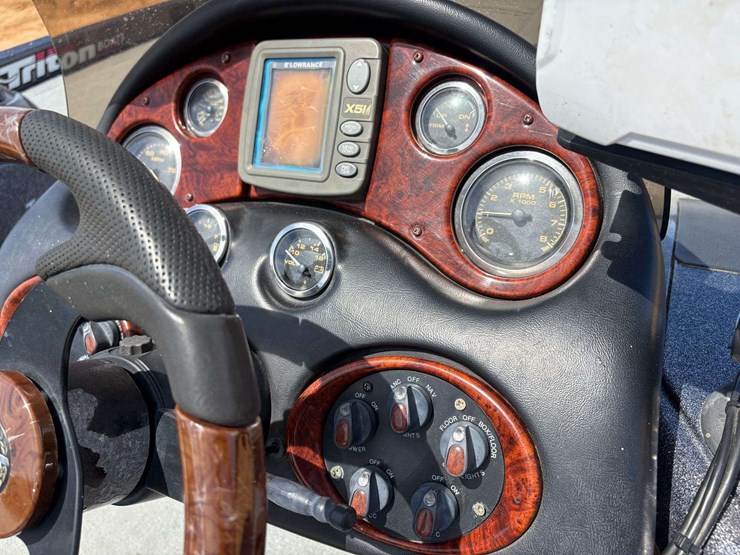 2005-triton-tr-196-w/-tandem-axle-boat-trailer-image-17