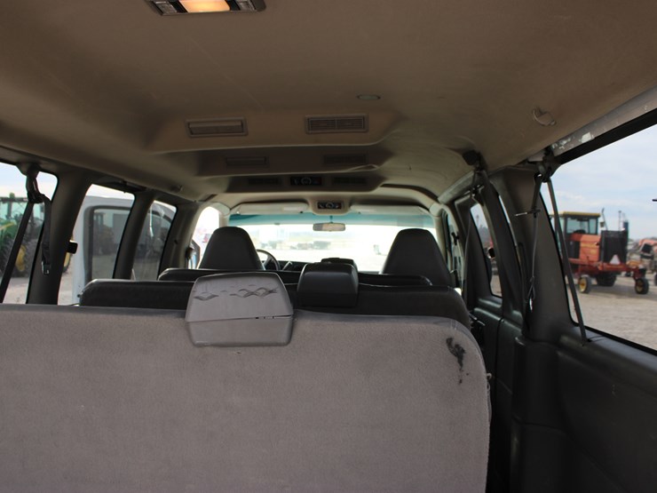 2001-chevrolet-express-3500-image-26