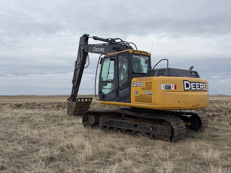 deere-120d-image-6